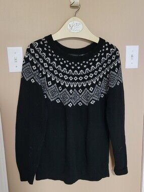 💚Free In Any Bundle Over $10 Black & White Fair Isle Crewneck Sweater